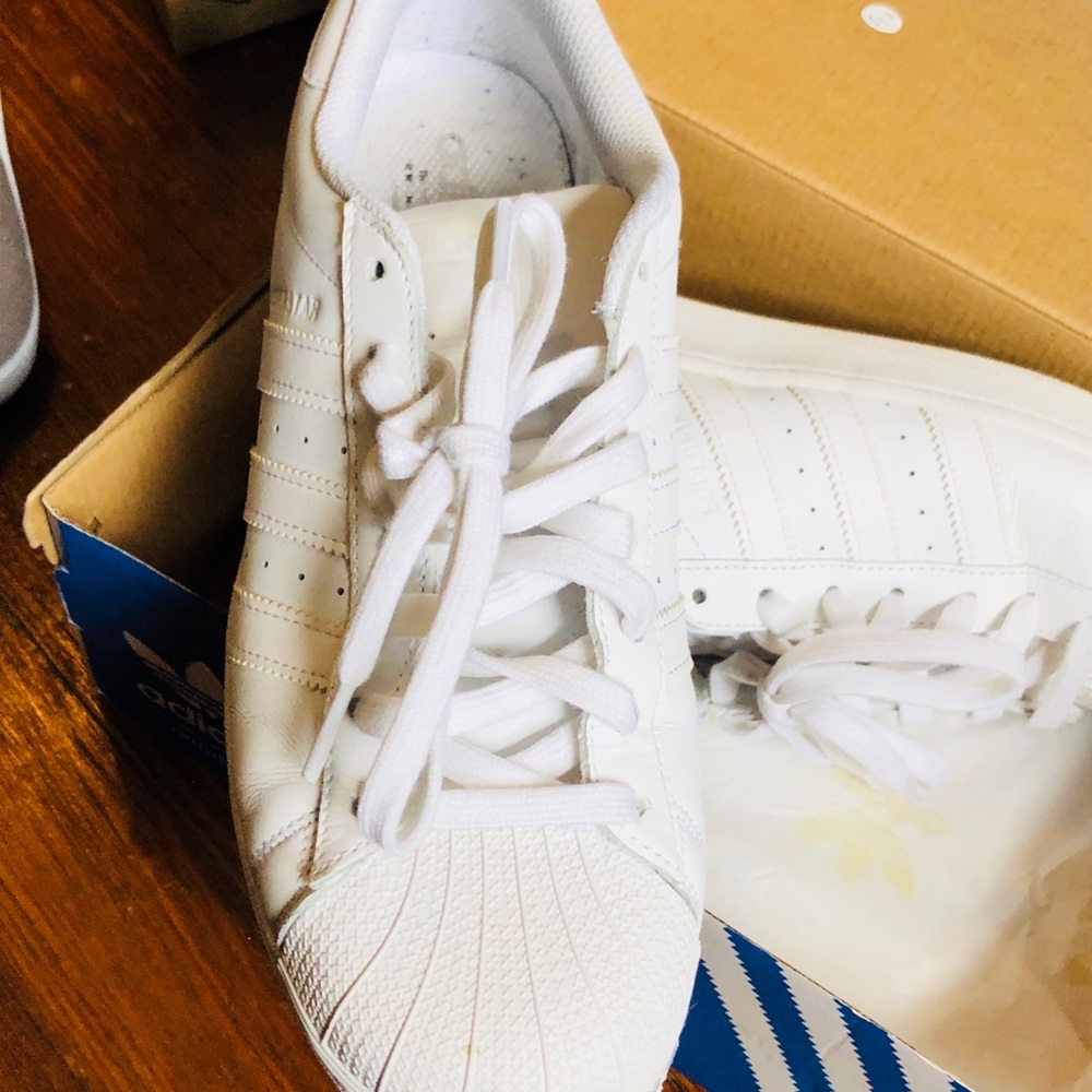 Men’s Adidas shell top sneakers size 8.5